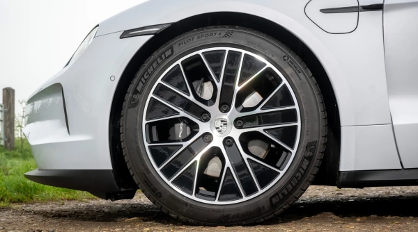 2023 포르쉐 타이칸 GTS, 6개월 소유 미국 후기 7 포르쉐 타이칸 GTS - 브레이킹